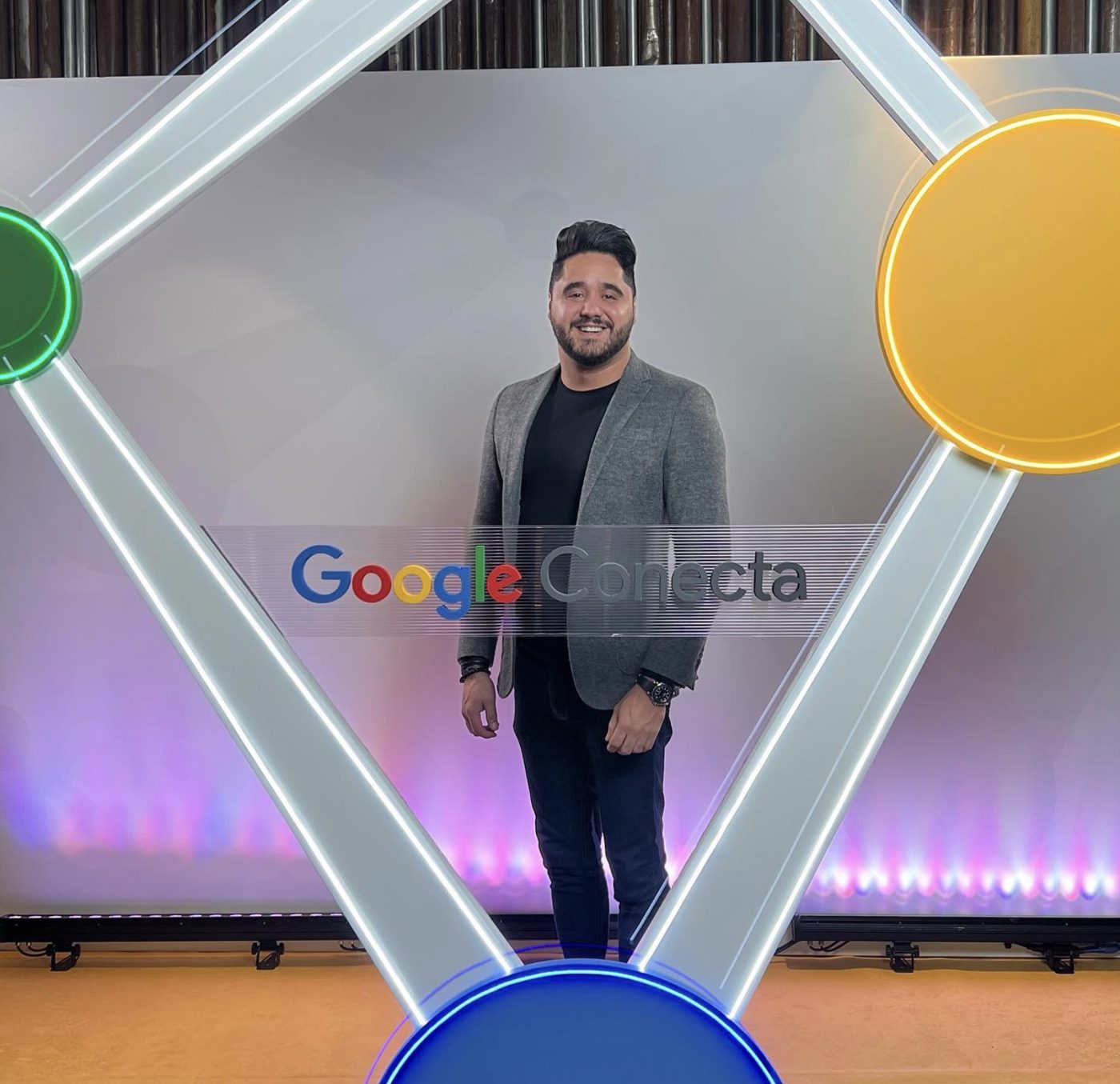 Alex Pinhol no Google Conecta, evento do Google para parceiros e anunciantes.