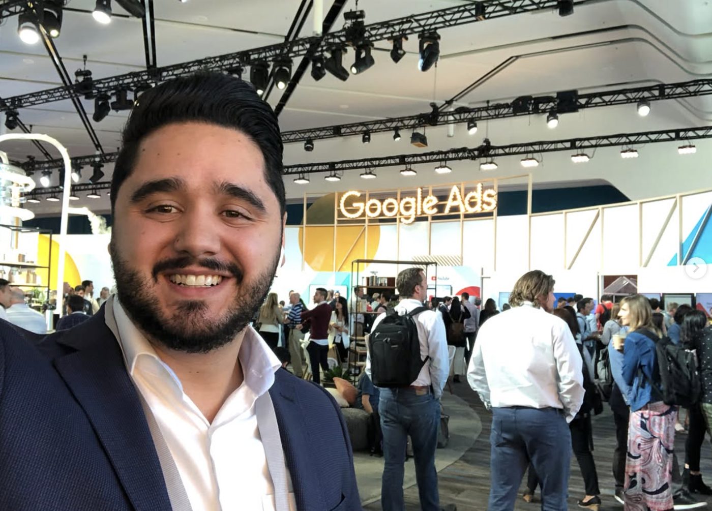 Alex Pinhol no Google Marketing Live, evento anual do Google Ads.
